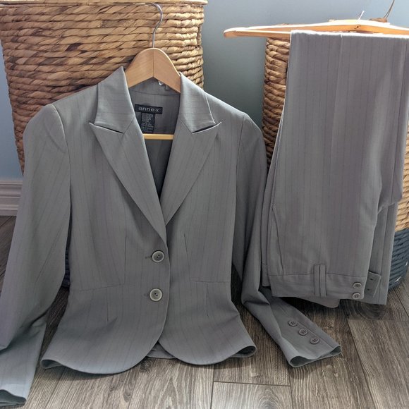 Vintage Women (S) - ANNEX Grey Pinstripe Suit: Machine-Washable - Picture 2 of 15